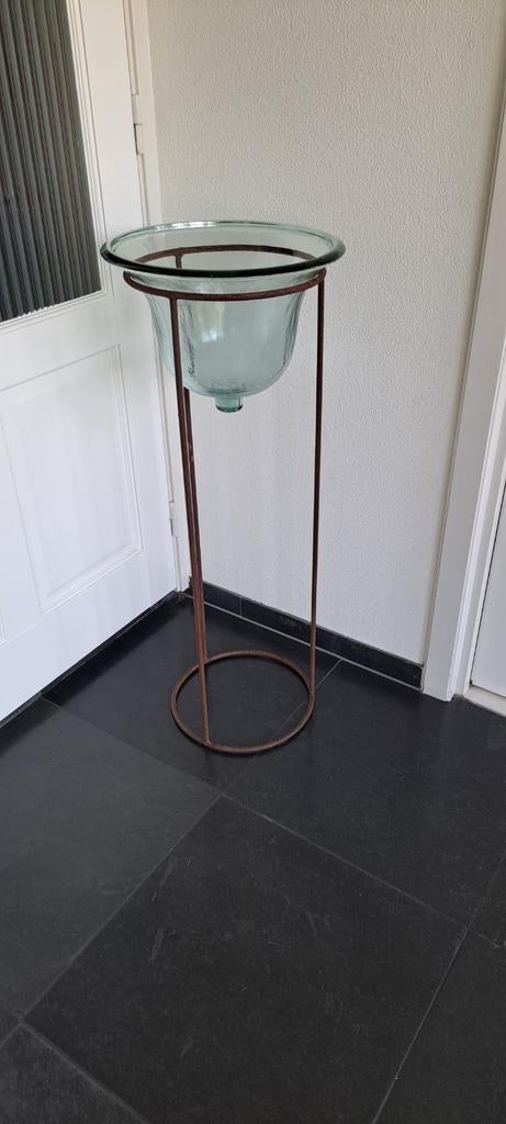 Glazen plantenbak / wijnkoeler op roestkleurig onderstel, Tuin en Terras, Tuinvazen, Gebruikt, Ophalen