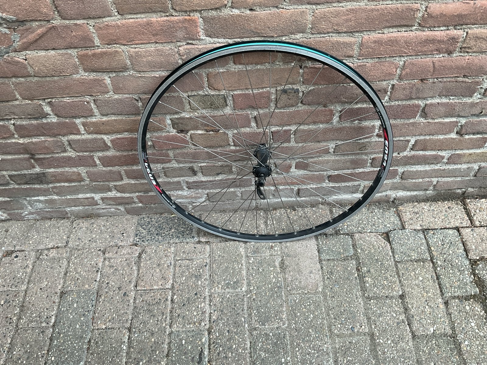 Voorwiel racefiets 28x1 5/8 - Zo goed als nieuw, Fietsen en Brommers, Fietsonderdelen, Ophalen, Zo goed als nieuw, Racefiets, Wiel