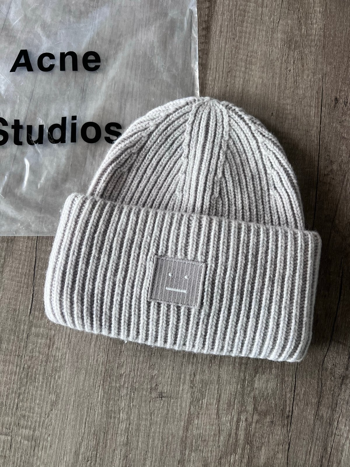 Acne Studios Muts Grijs - Nieuw en Ongedragen, Ophalen of Verzenden, Nieuw, Jongetje of Meisje, Muts
