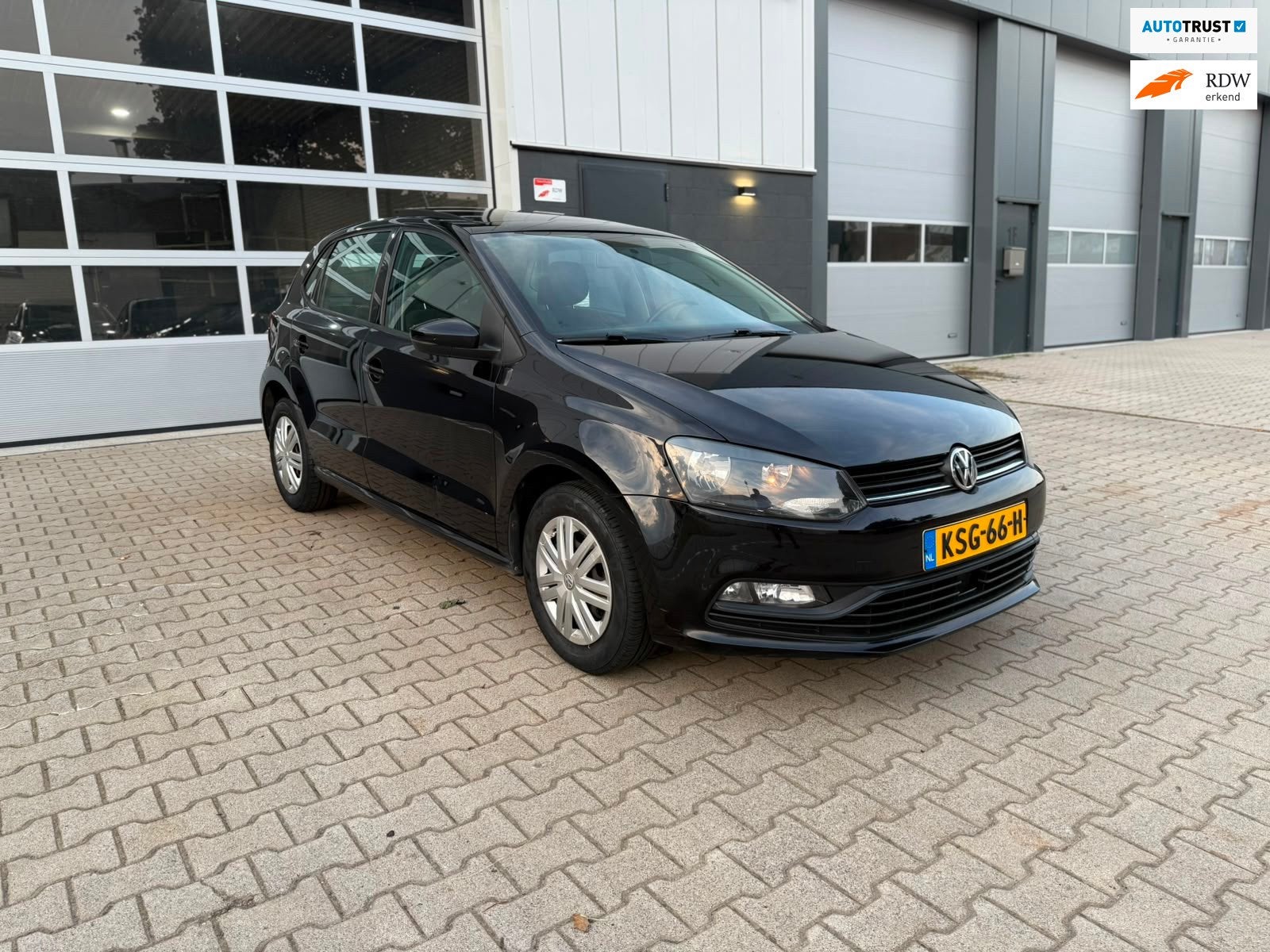 Volkswagen POLO 1.0 Panorama Schuifdak Facelift 5 deurs Tops, Stof, Gebruikt, 60 pk, Zwart