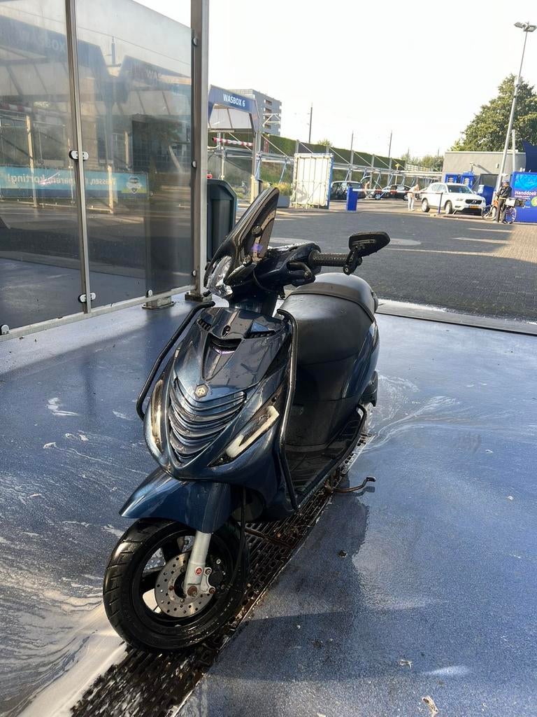 Blauwe Zip - 50cc / Blauw kenteken Bouwjaar 2018, Fietsen en Brommers, Scooters | Piaggio, Ophalen, Zip, Zo goed als nieuw, Benzine
