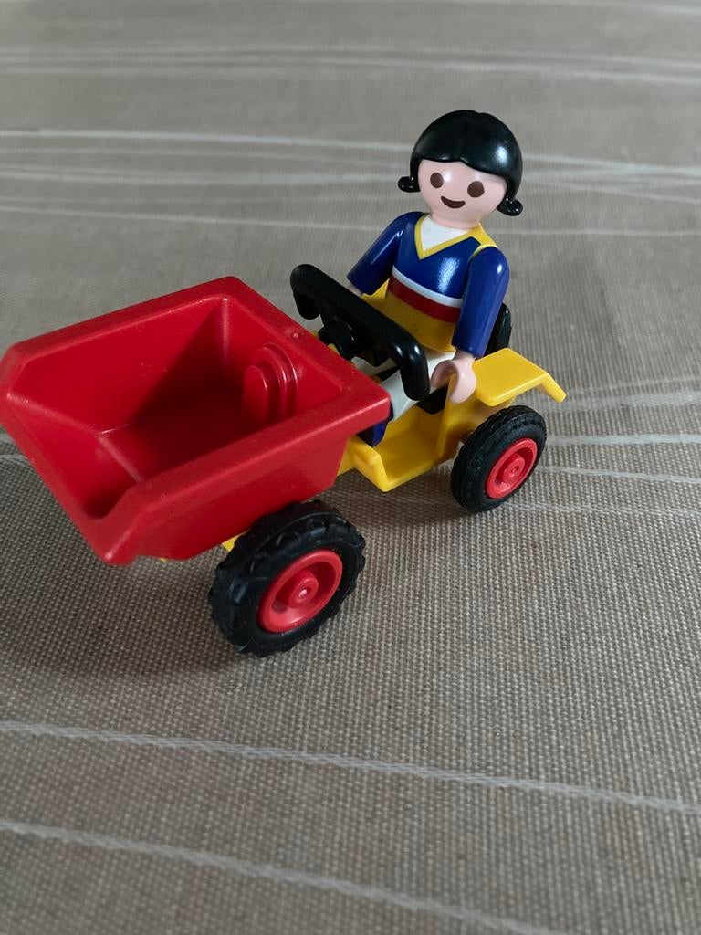 Playmobil meisje op tractor met kiepbak, Kinderen en Baby's, Speelgoed | Playmobil, Ophalen of Verzenden, Zo goed als nieuw