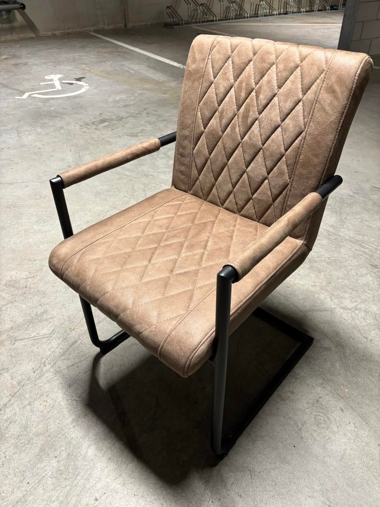 Moderne eetkamerstoel met armleuningen - Taupe, Huis en Inrichting, Fauteuils, Ophalen, Zo goed als nieuw, Minder dan 75 cm, 50 tot 75 cm