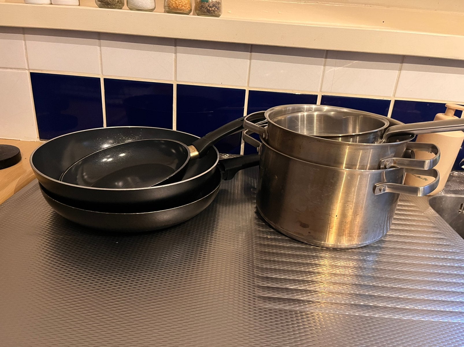 Te koop: zesdelige pannenset, Overige materialen, Gebruikt, Pannenset, Ophalen