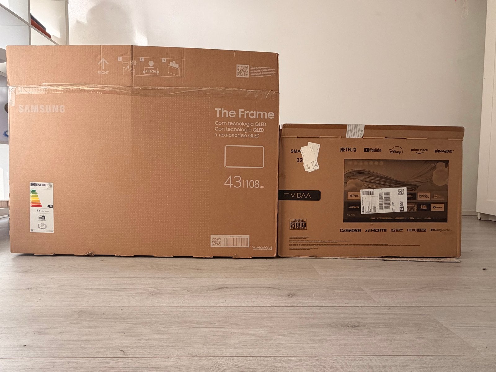 2 TV dozen 43 inch en 32 inch incl origineel piepschuim!, Ophalen