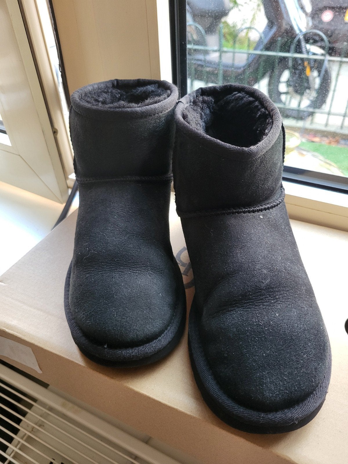 ugg classic zwart 37, Ophalen of Verzenden, Zo goed als nieuw, Zwart
