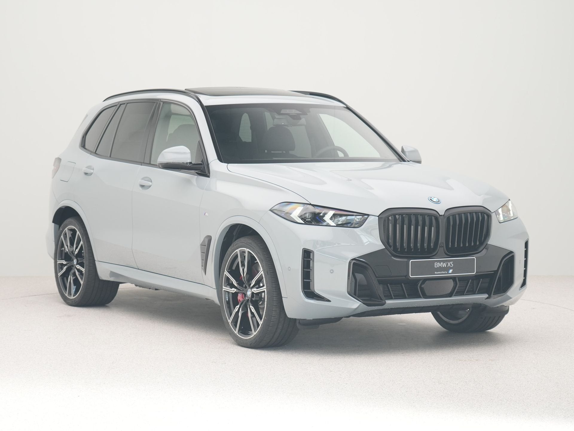 BMW X5 xDrive50e M Performance parts (bj 2026, automaat), Auto's, Automaat, 2395 kg, Overige brandstoffen, Bedrijf