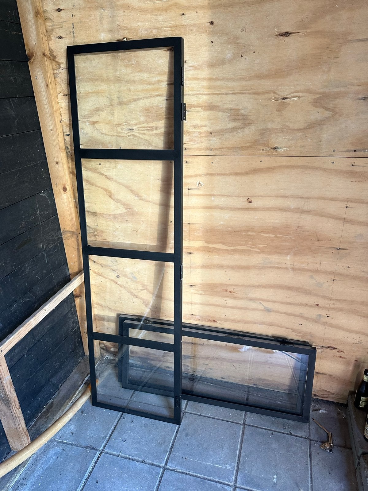 Zwarte stalen binnendeur met glas en scharnieren, Doe-het-zelf en Verbouw, Deuren en Horren, Ophalen, Gebruikt, Minder dan 80 cm