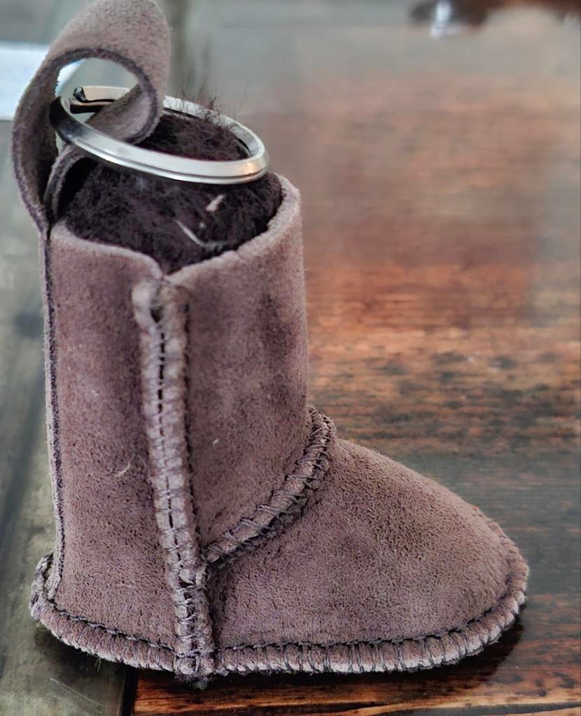 Mini Ugg laarsje als sleutelhanger, nieuw., Ophalen of Verzenden, Nieuw, Bruin