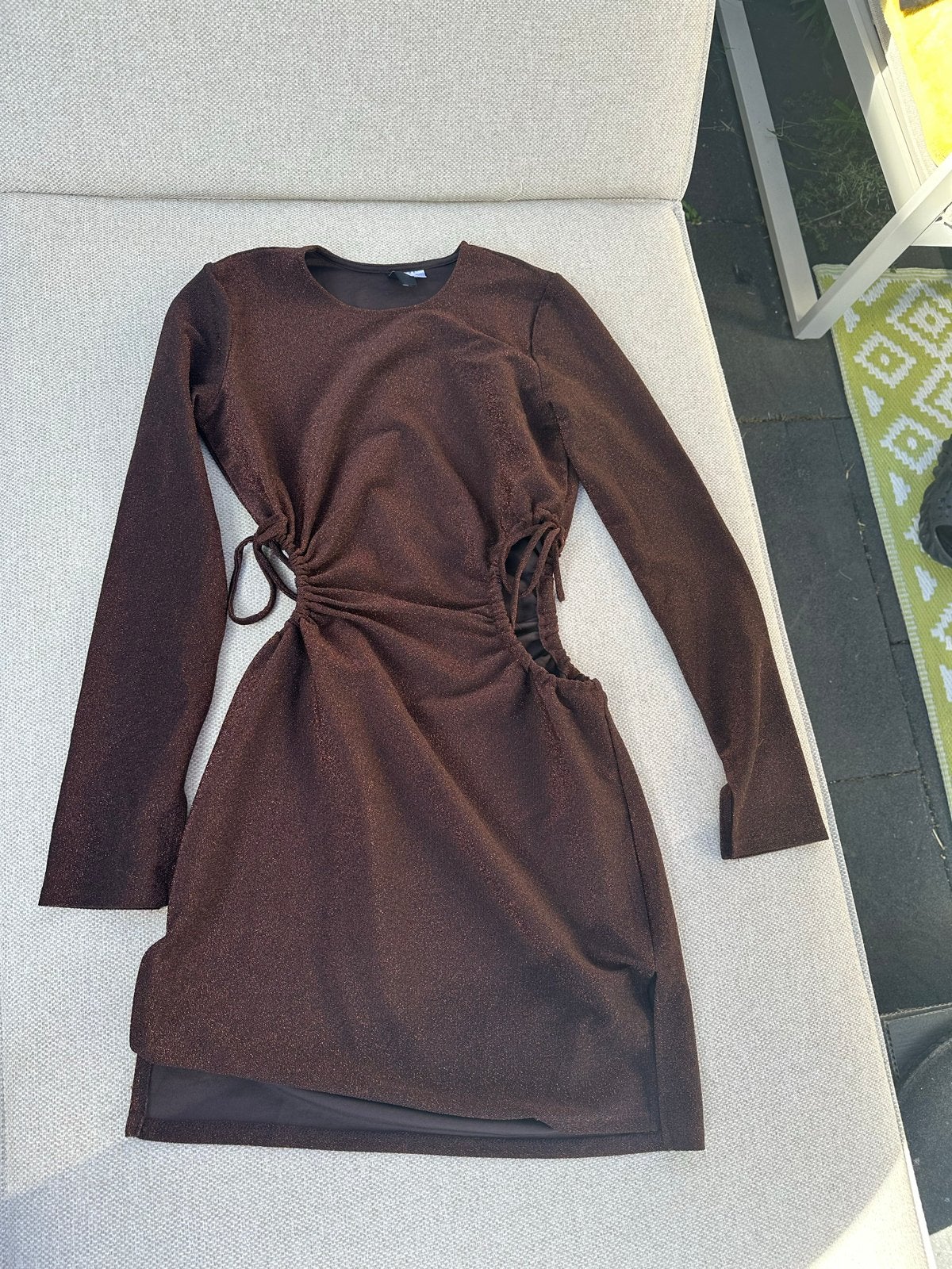 Nieuwe bruine glitter jurk H&M maat S, Kleding | Dames, Jurken, Ophalen of Verzenden, Nieuw, Maat 36 (S), Bruin