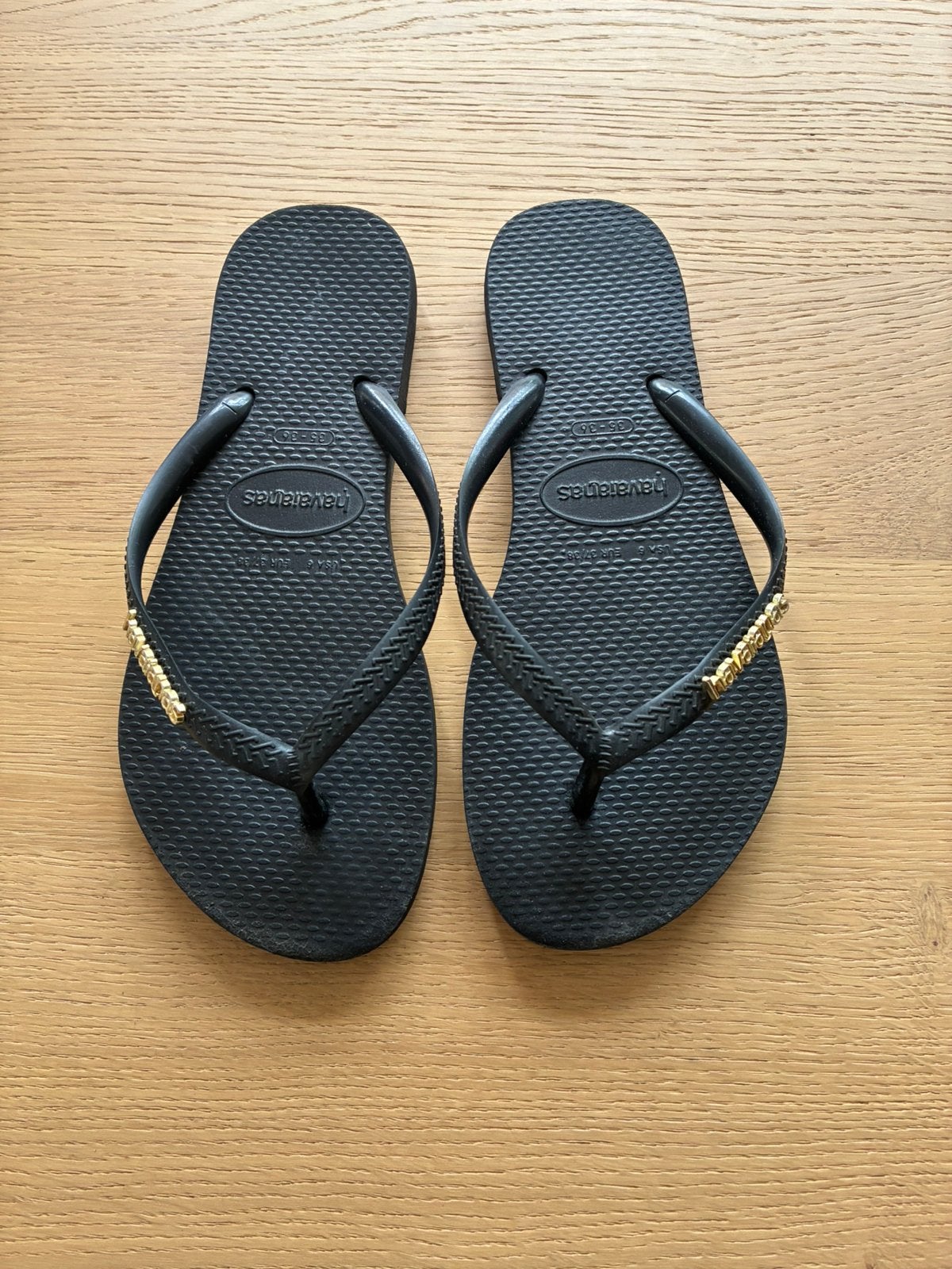Zwarte Havaianas slippers, maat 37/38 (EUR), Kleding | Dames, Schoenen, Ophalen of Verzenden, Gedragen, Zwart