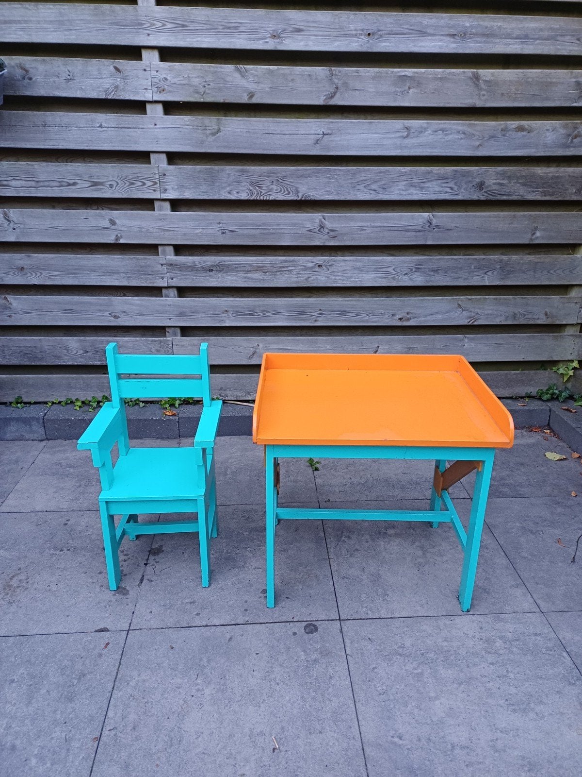 Kinderbureau met stoel - turquoise en oranje, Kinderen en Baby's, Ophalen, Gebruikt, Tafel(s) en Stoel(en)