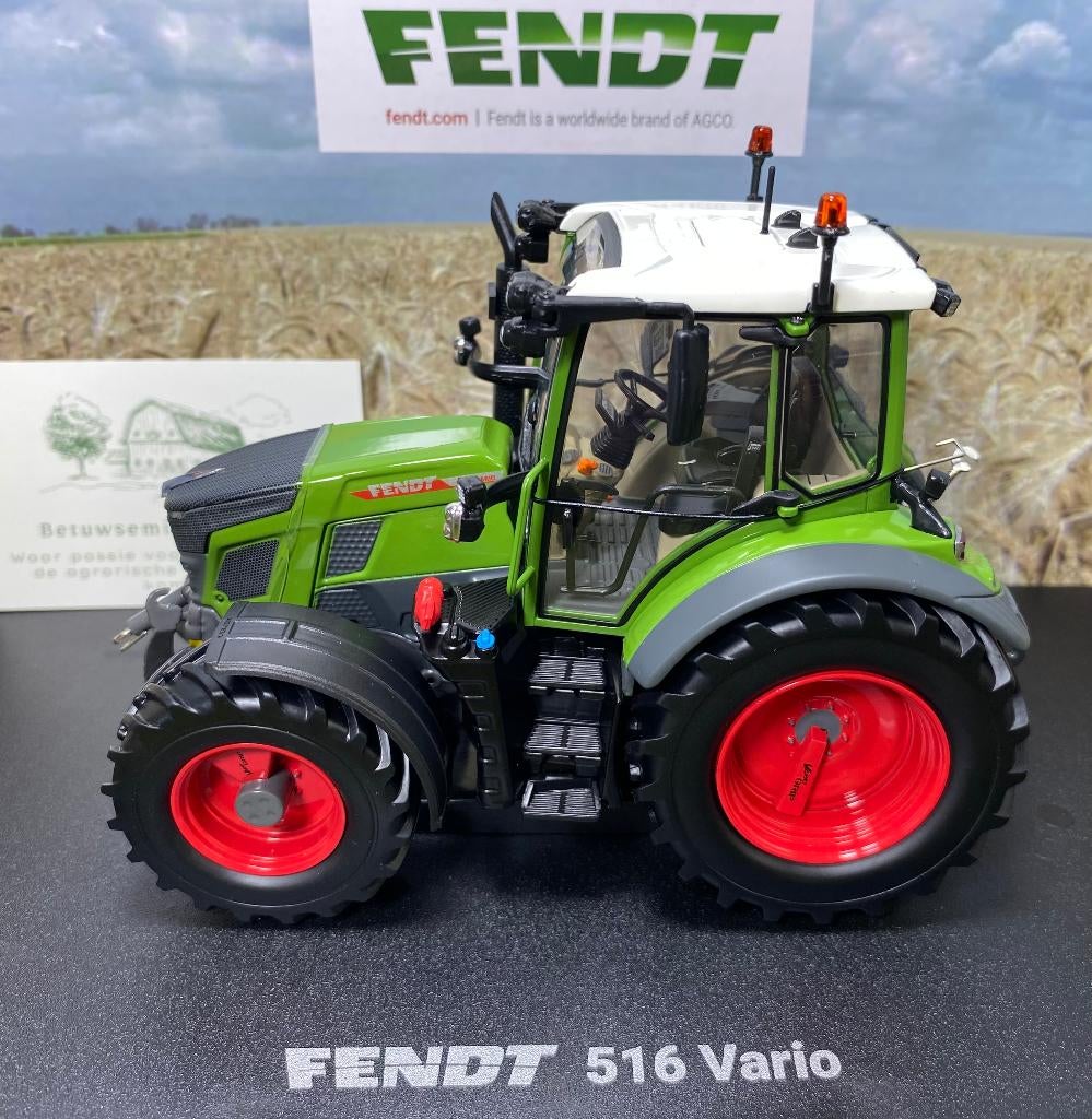 Fendt 516 Vario 1:32 Universal Hobbies, Ophalen of Verzenden, Nieuw, Tractor of Landbouw, Universal Hobbies