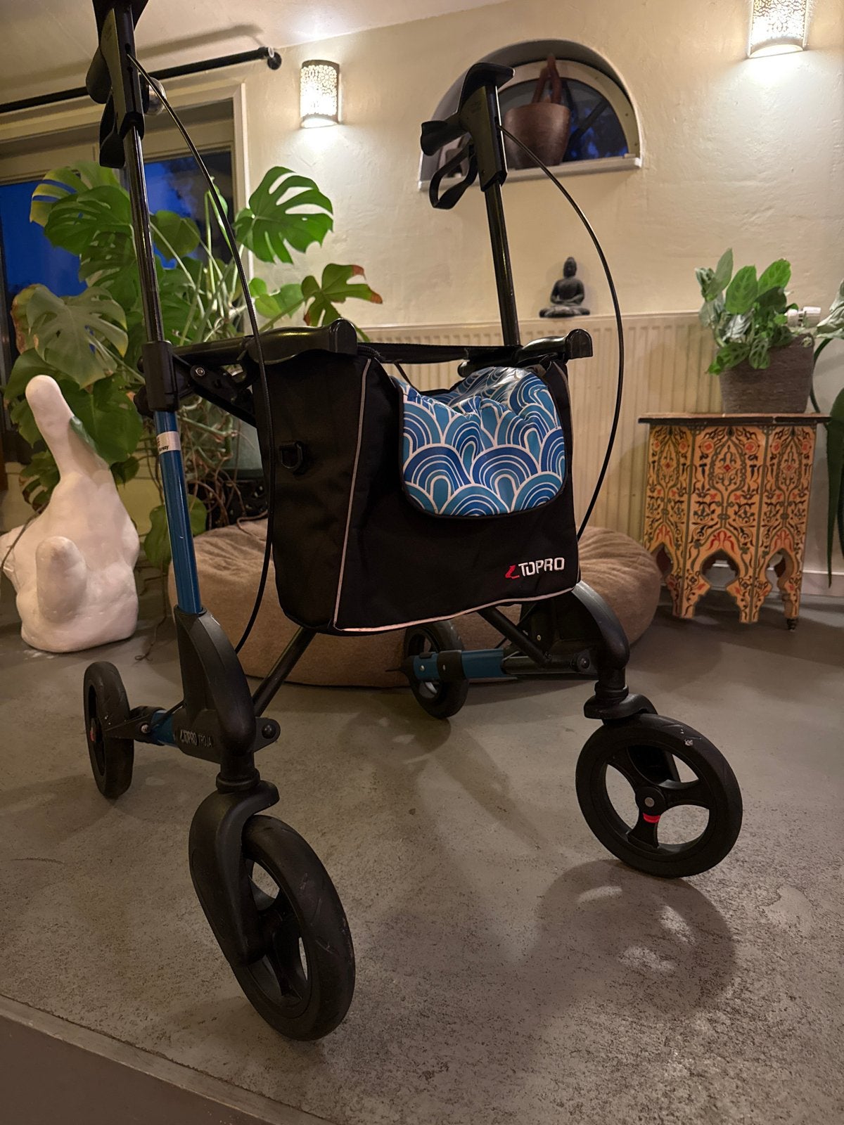 Lichtgewicht Topro rollator. Kobalt blauw. Made in Norway., Ophalen of Verzenden, Lichtgewicht, Zo goed als nieuw
