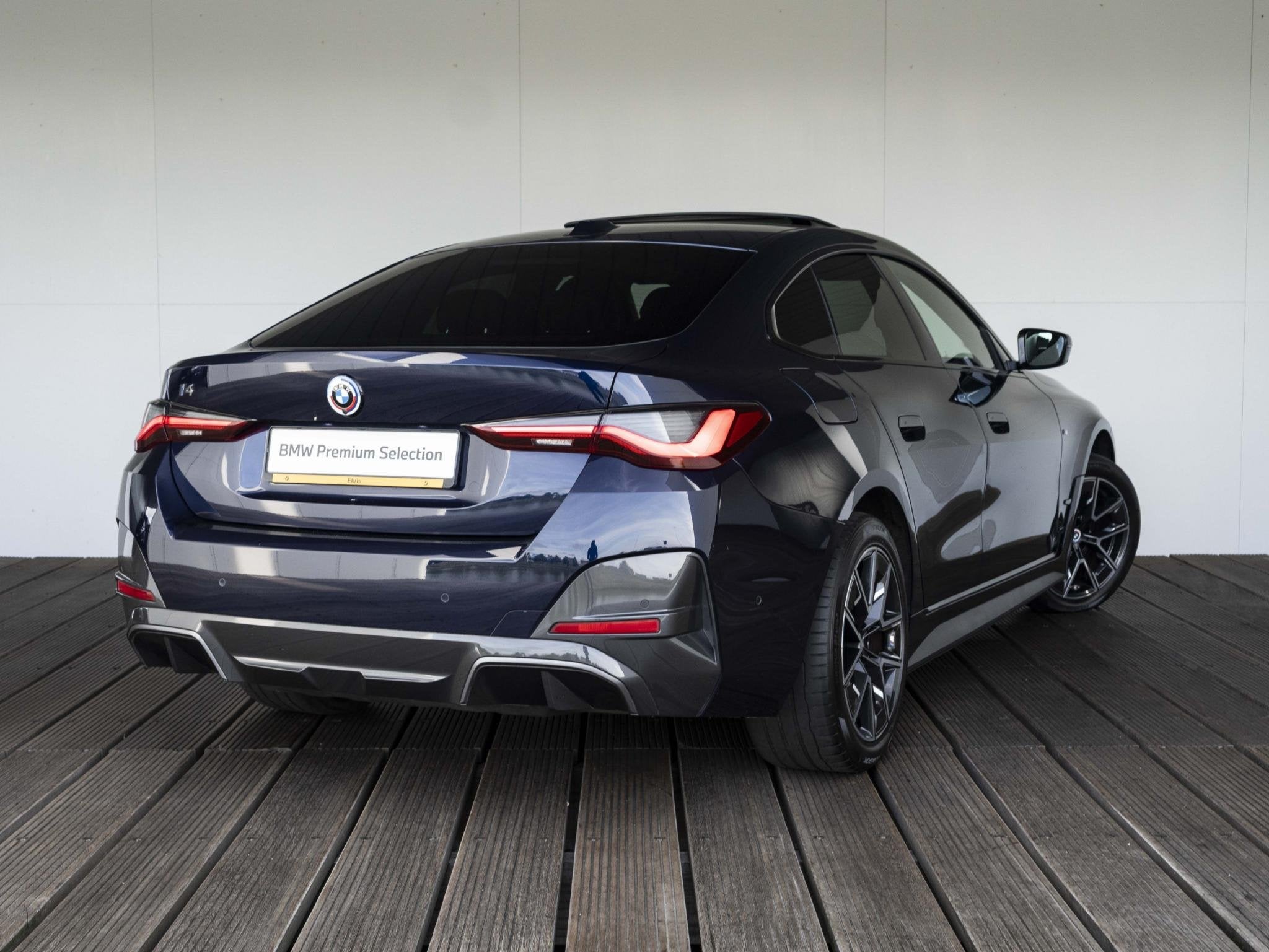BMW i4 eDrive40 | High Executive | M Sport | Schuif-/kanteld, Auto's, 590 km, Met garantie (alle), Blauw, Origineel Nederlands