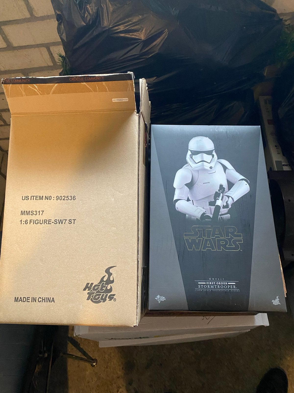 First Order Stormtrooper Hot Toys, Verzamelen, Star Wars, Ophalen of Verzenden, Zo goed als nieuw, Actiefiguurtje