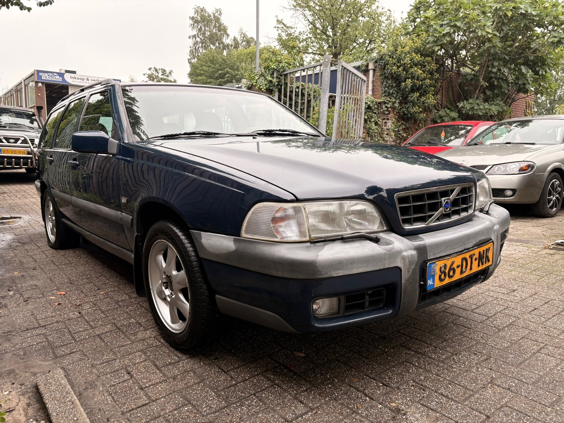 Volvo V70 XC 2.4 T AWD Comfort - automaat - airco - leder, Gebruikt, Blauw, 2435 cc, 1600 kg
