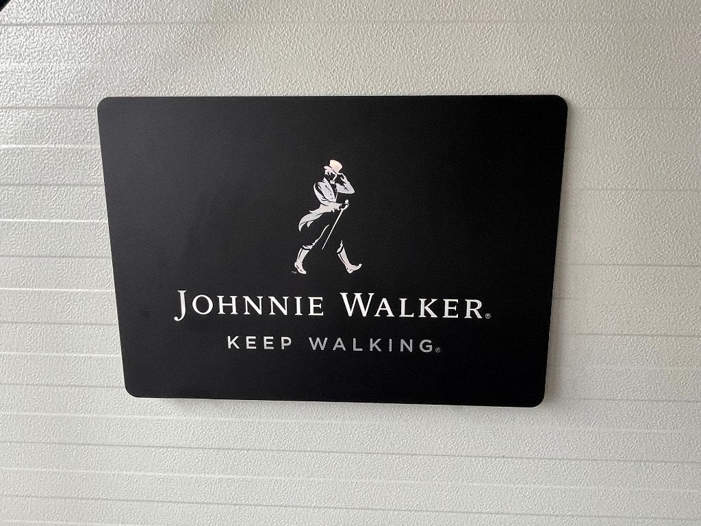 Reclamebord Johnnie Walker logo whisky / whiskey 40x57cm, Ophalen of Verzenden, Nieuw, Reclamebord