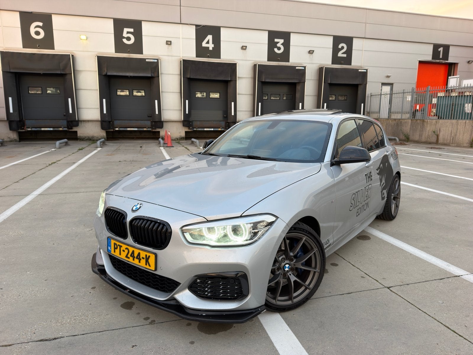 BMW 1-serie M140i | Dealeronderhouden | 500PK | Pano | H&K, Auto's, Zwart, 340 pk, 75 €/maand, Particulier