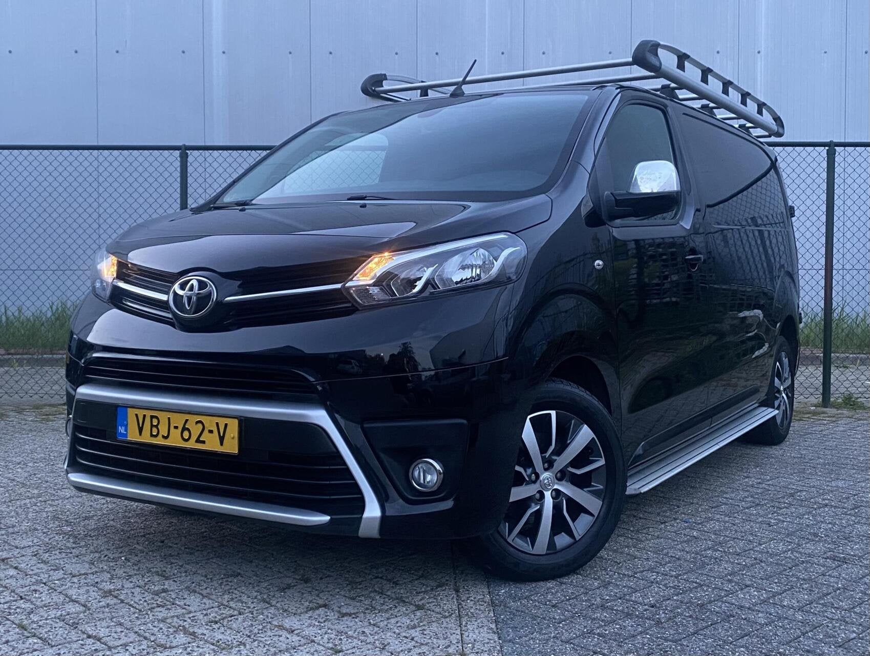 Toyota ProAce Worker 2.0 D-4D Professional | Leder | Treepla, Auto's, Dealer onderhouden, Gebruikt, 4 cilinders, 2500 kg