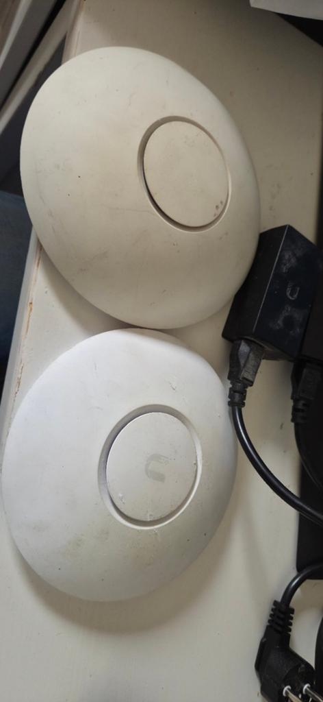 Ubiquiti UniFi AP AC LR en AP AC Lite Access Points, Ophalen of Verzenden, Gebruikt, Router, Ubiquiti