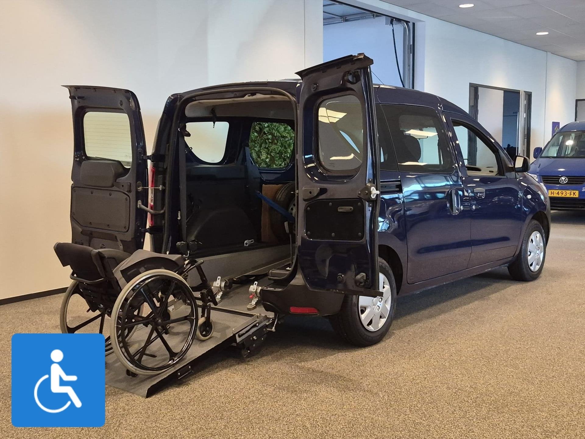 Dacia Dokker Rolstoelauto incl. lier, Stof, Gebruikt, Overige carrosserieën, Blauw