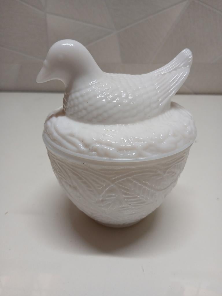 Avon Nesting Dove (sieradendoosje) wit melkglas, Antiek en Kunst, Antiek | Glas en Kristal, Ophalen of Verzenden