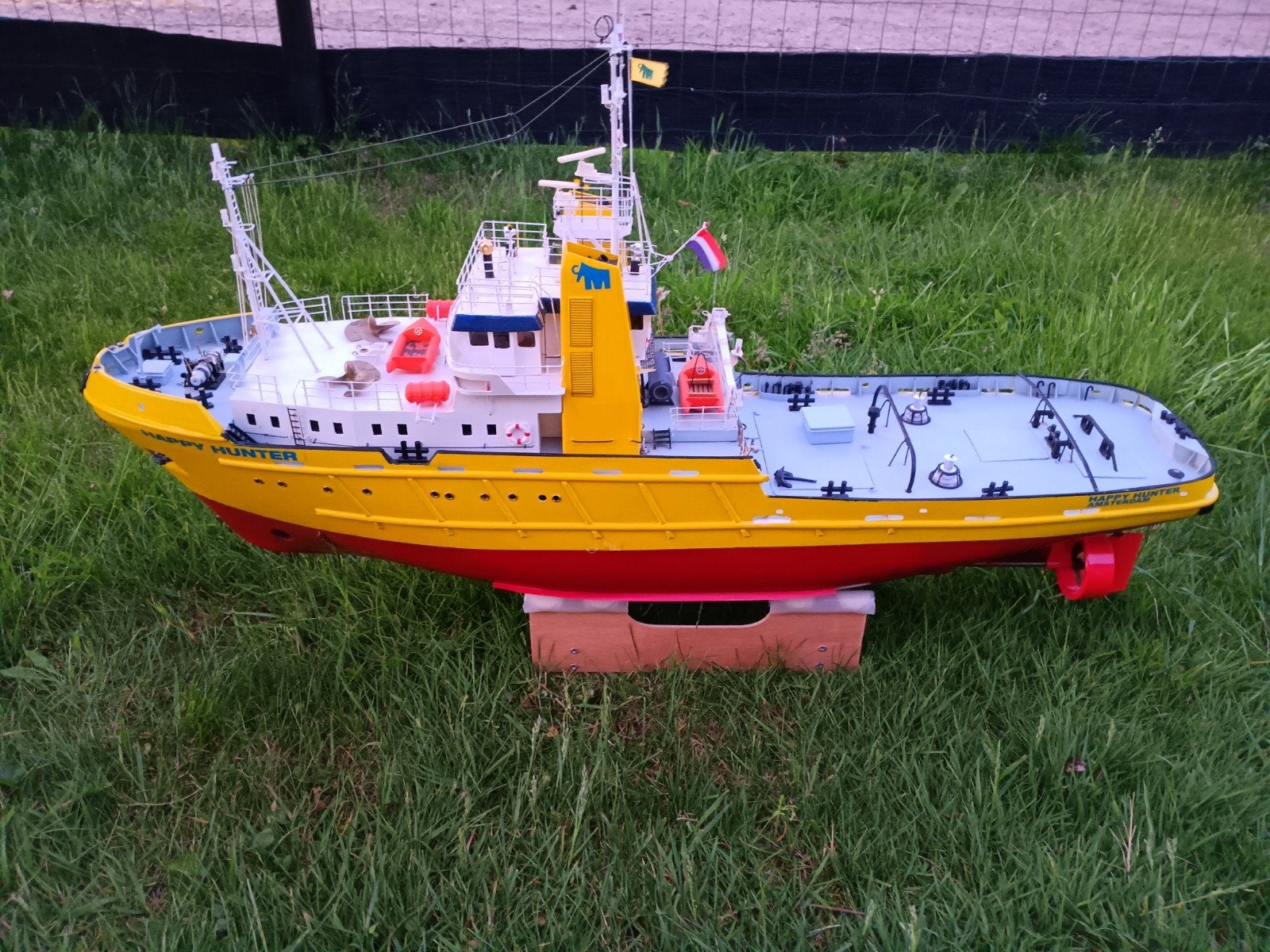 Prachtig als nieuw werkend Happy Hunter sleepboot, rc varend, Ophalen, Zo goed als nieuw