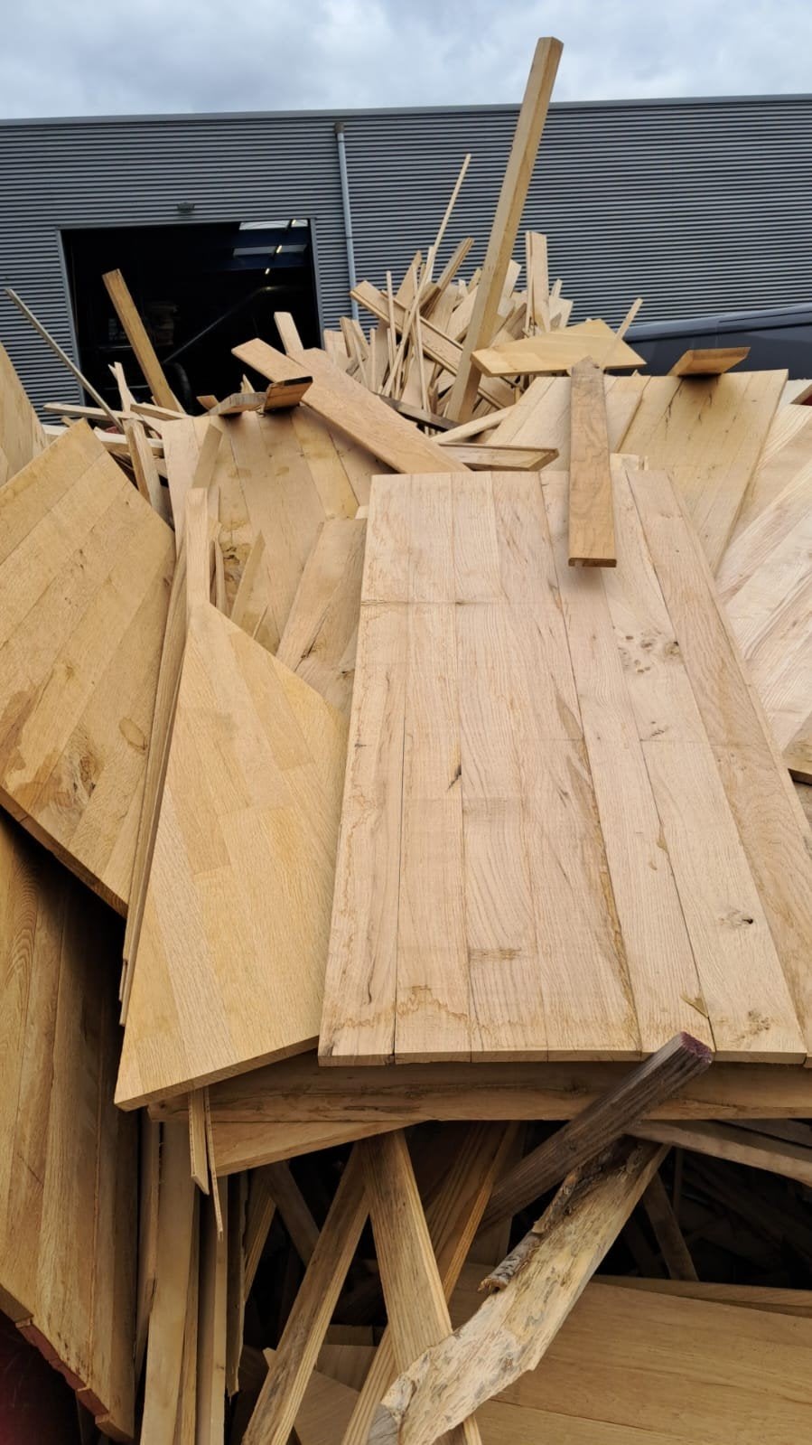 Afval hout eiken. 9 kuub bak vol, Minder dan 3 m³, Ophalen