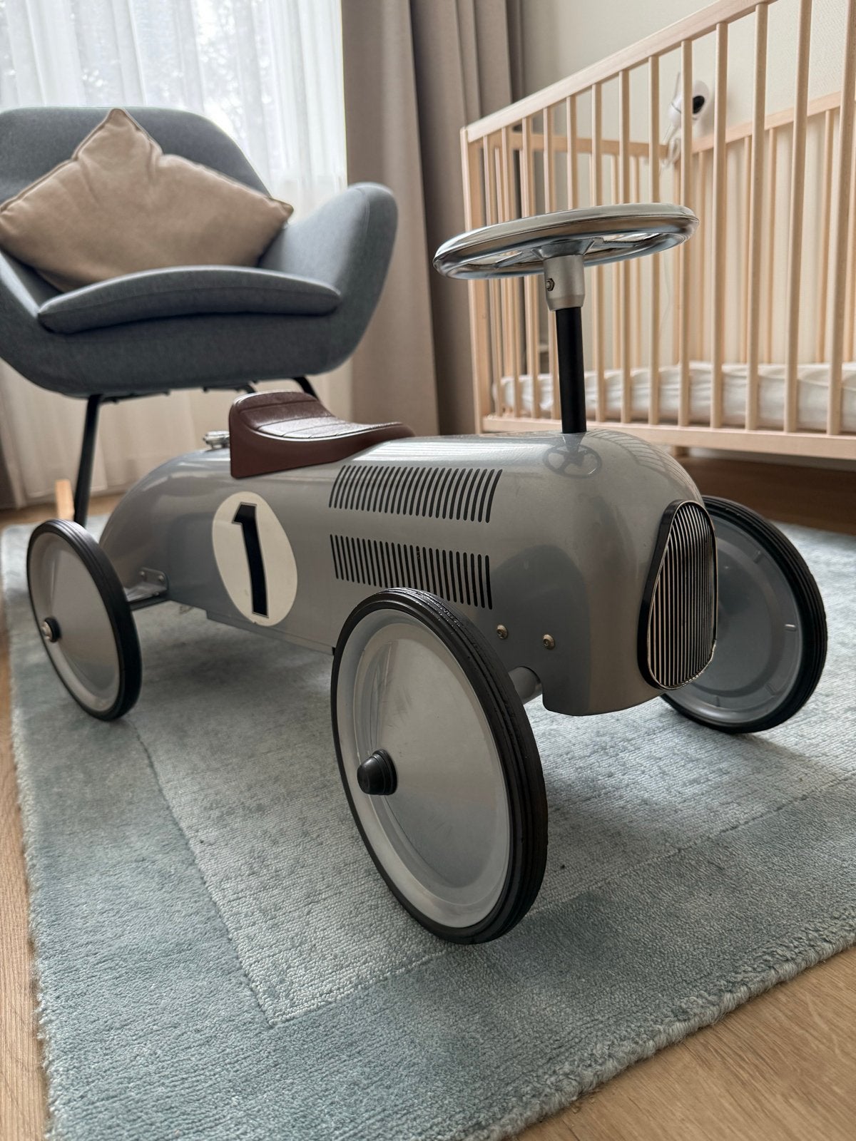 Retro loopauto voor kinderen - Grijs met nummer 1, Ophalen, Zo goed als nieuw, Loopvoertuig