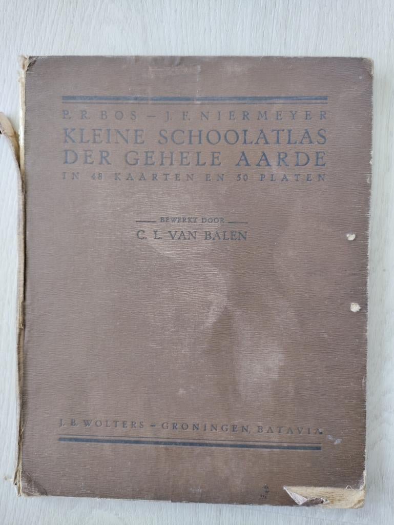 Kleine Schoolatlas der Gehele Aarde - P.R. Bos & J.E. Nierme, Ophalen of Verzenden