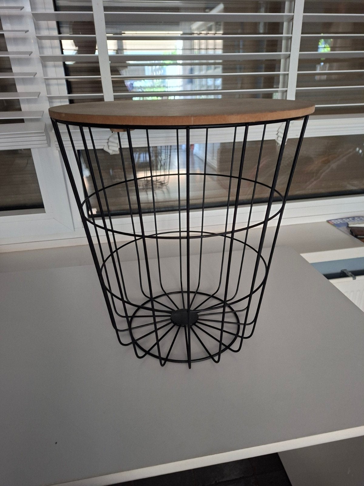 Bijzettafel, Huis en Inrichting, Woonaccessoires | Schalen en Manden, Ophalen of Verzenden, Zo goed als nieuw, Rond, Riet