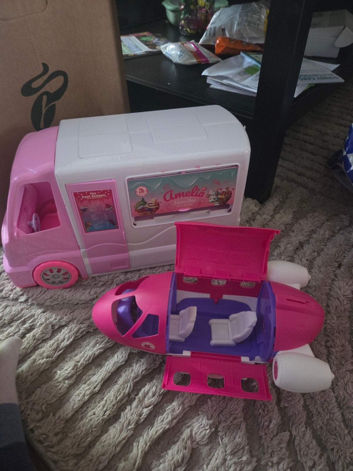 Barbie speelgoed set: ijscowagen, vliegtuig, keuken en bed, Ophalen, Gebruikt, Meisje