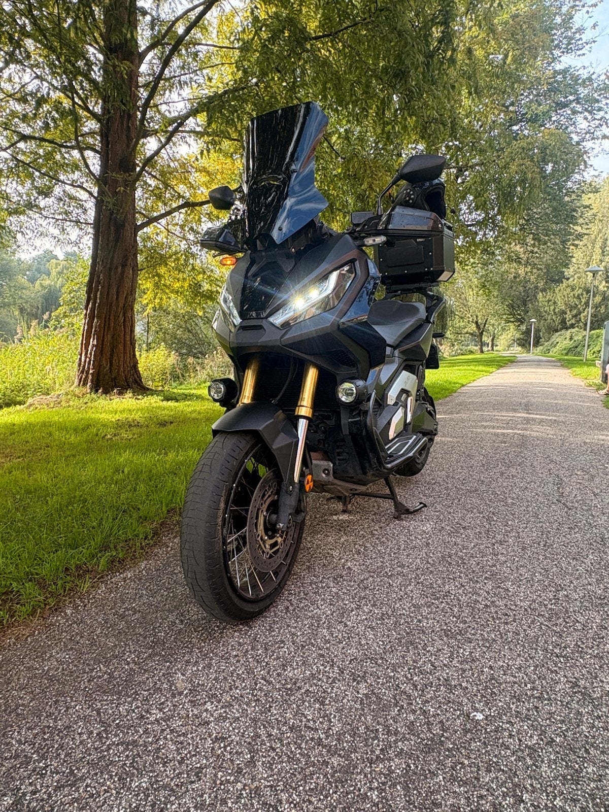 Honda X-ADV 2022 (A2)  Akrapovic uitlaat en extra sleutels, Motoren, 750 cc, Gebruikt, Particulier, Minimaal motorrijbewijs A2