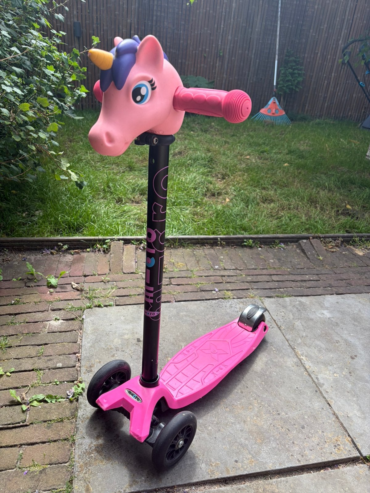 Zwart met Roze Micro Step met Eenhoorn, Ophalen, Zo goed als nieuw, Gewone step