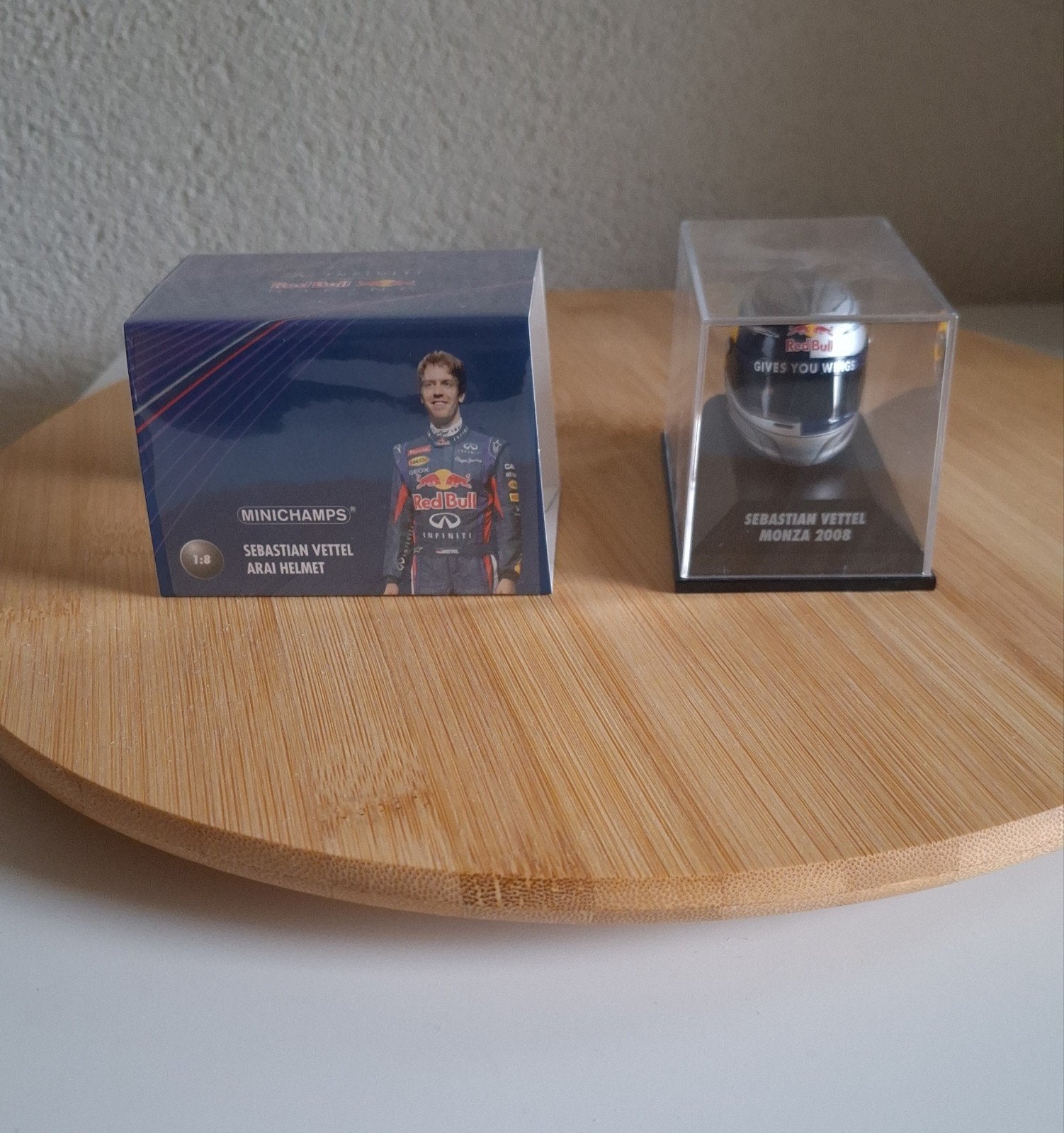 Sebastian Vettel 1:8 helmen collectie minichamps, Ophalen of Verzenden, Zo goed als nieuw, Formule 1
