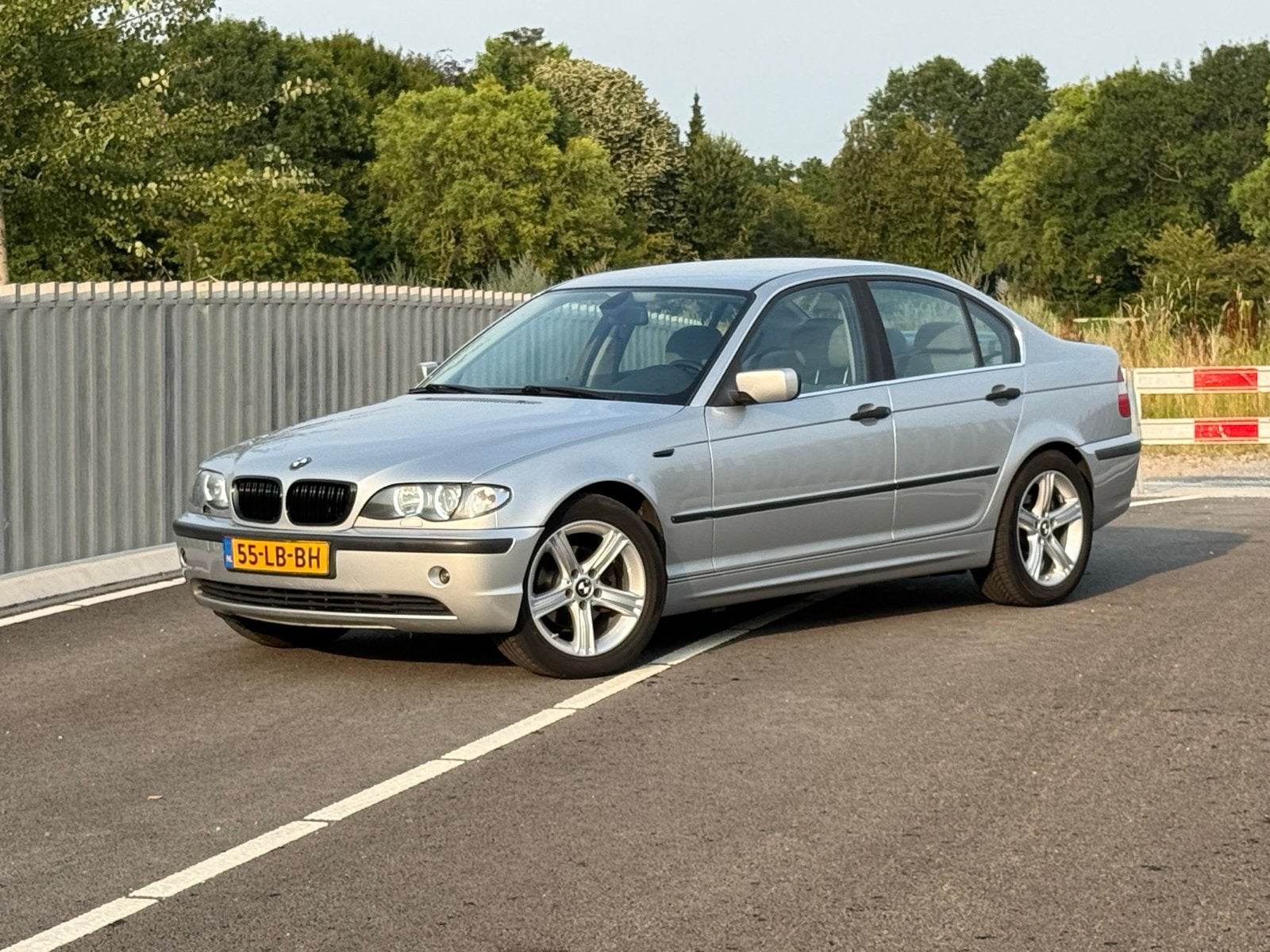 BMW 3-Serie e46 1.8 I 316 AUT 2002 Grijs, Auto's, BMW, Achterwielaandrijving, 4 cilinders, 1796 cc, Origineel Nederlands