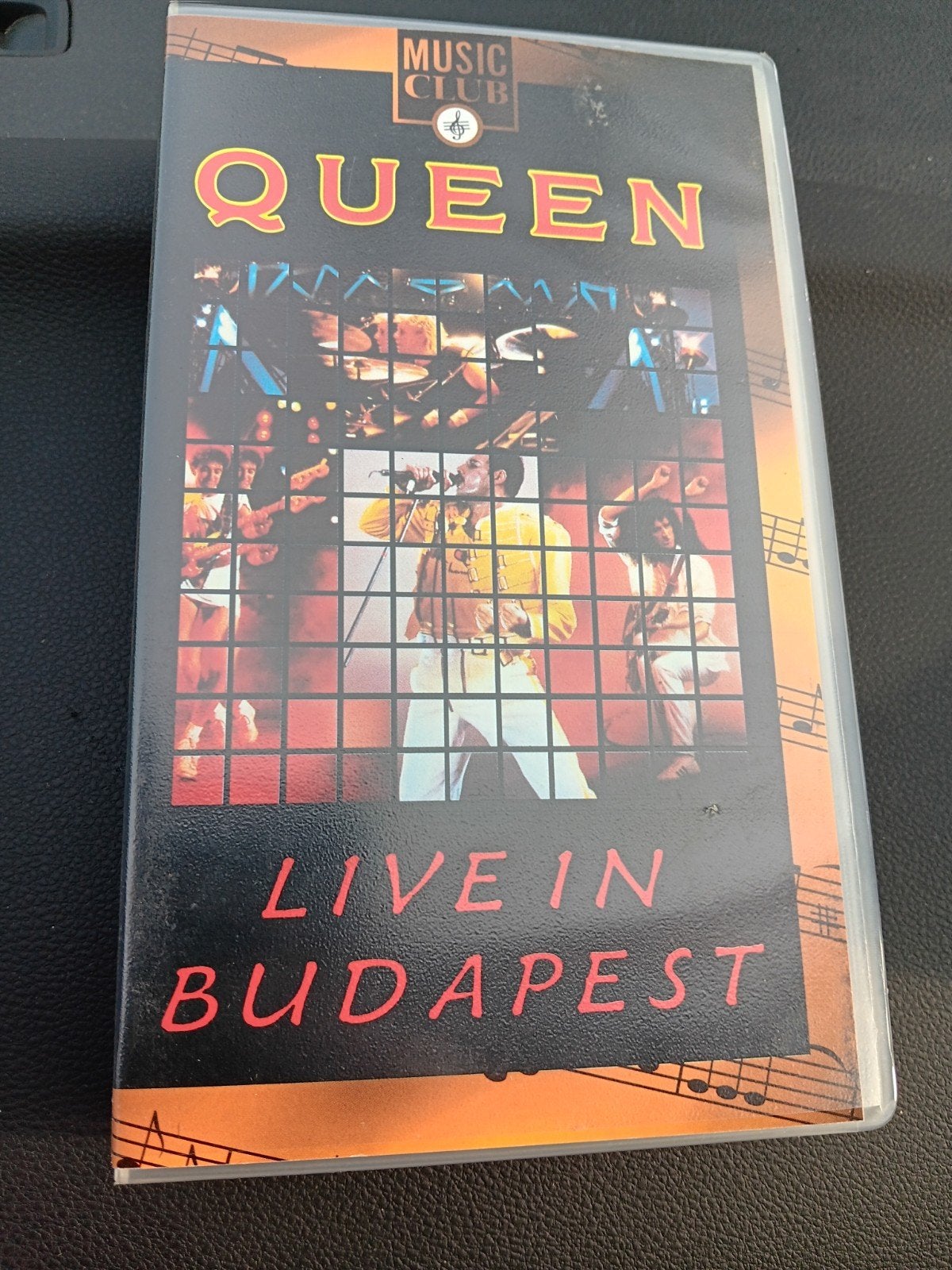 Queen live in budapest vhs videoband nieuw, Alle leeftijden, Ophalen of Verzenden, Zo goed als nieuw