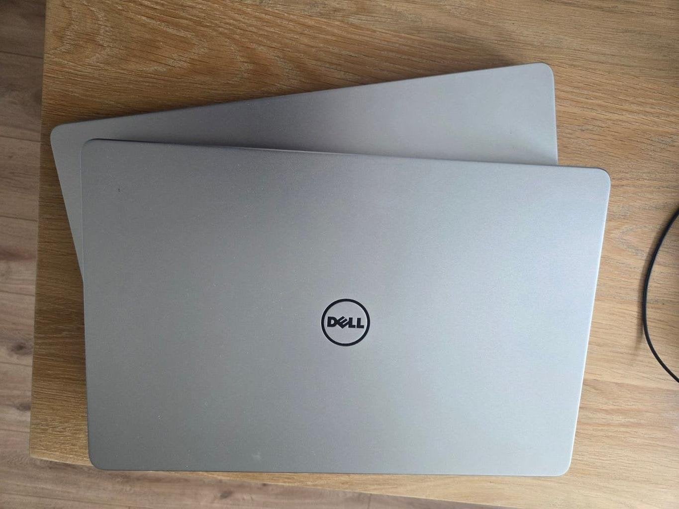 Dell Inspiron 17 inch - intel i7 7737 (DEFECT) - 2 Stuks, Computers en Software, Met videokaart, 2 tot 3 Ghz, Qwerty, Intel® Core™ i7 