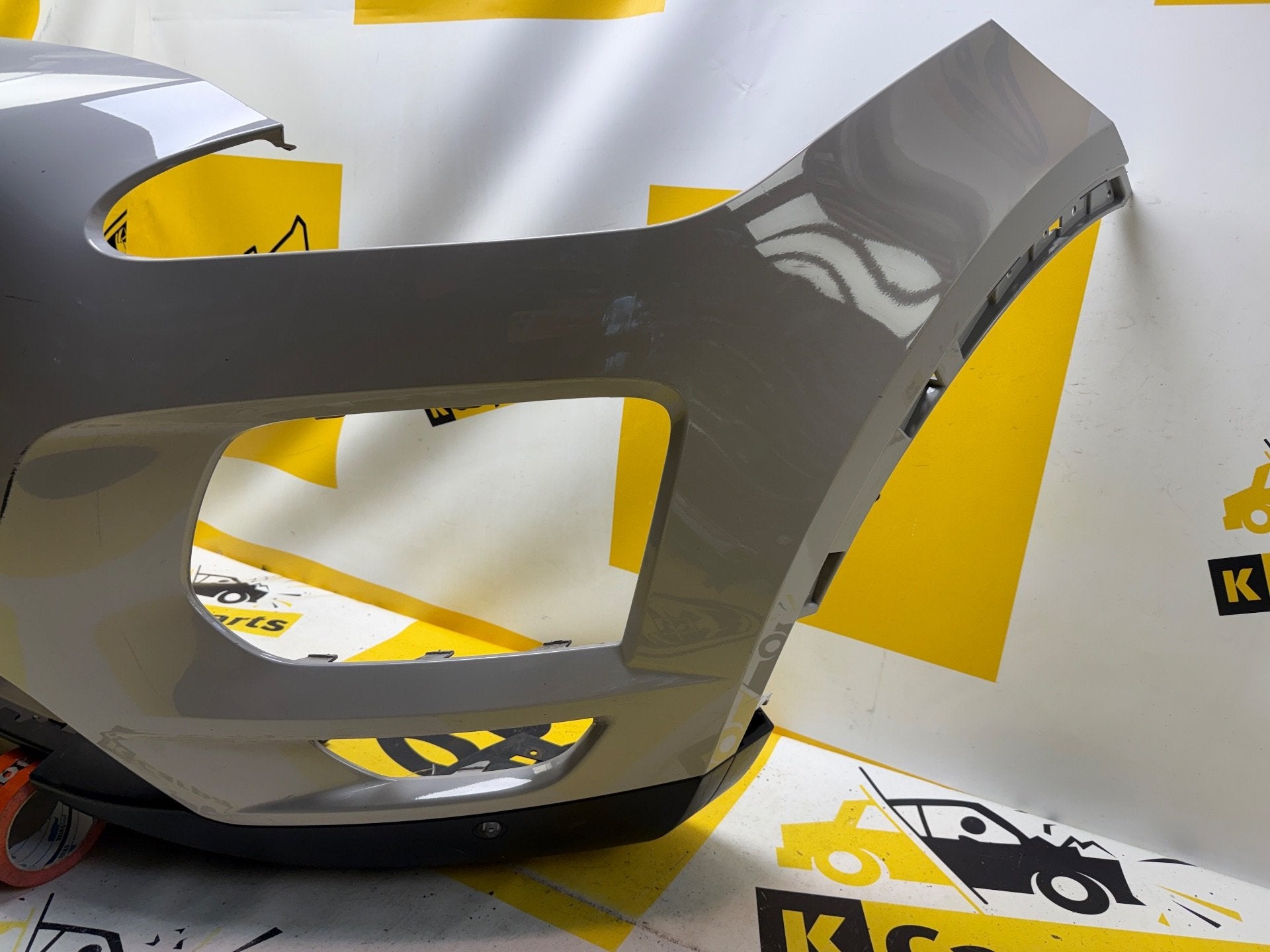 Jaguar E-Pace voorbumper J9C3-17F005-AA7BA origineel, Gebruikt, Voor, Abbey Road, Whitley 1
CV3 4LF  Coventry, Jaguar