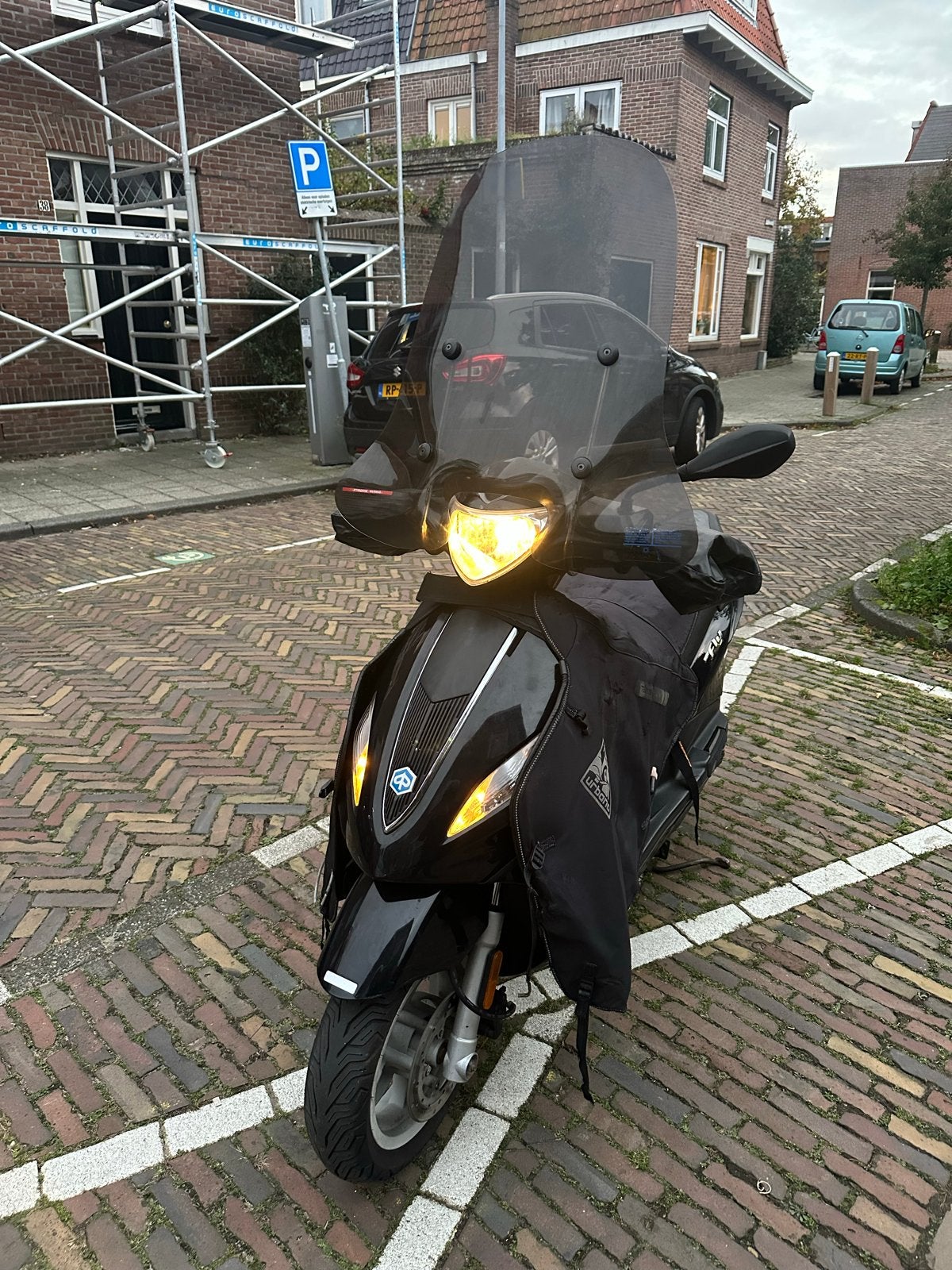 Piaggio New Fly 2017 - Zwart, Goed Onderhouden Scooter, Ophalen, Gebruikt, Benzine, Fly