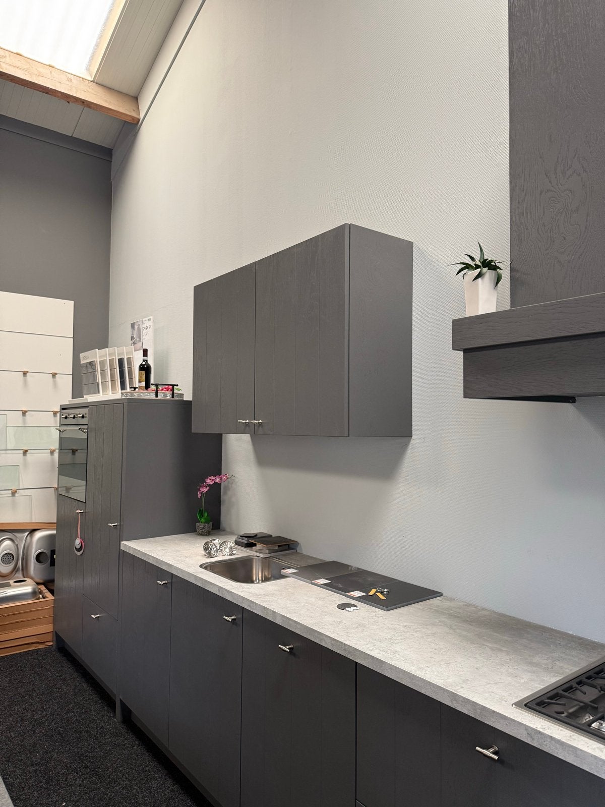 Moderne grijze keuken met inbouwapparatuur, Ophalen, Gebruikt, Enkelwandige keuken, Grijs