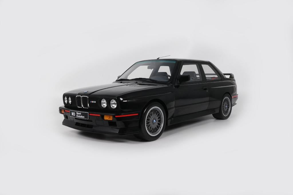 GT Spirit 1:8 BMW M3 Sport Evo. black II 1990 in vitrine