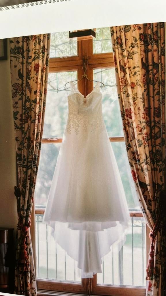 Elegante Trouwjurk met Kant en Sluier, Ophalen of Verzenden, Zo goed als nieuw, Wit, Trouwjurk