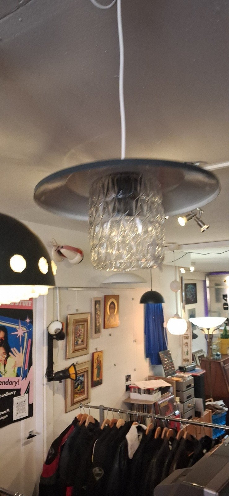 Vintage hanglamp met glazen kap en metalen schijf, Ophalen of Verzenden