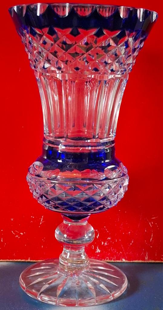 Vaas. Facet geslepen. Kristal. Kobaltblauw.  24 cm., Huis en Inrichting, Woonaccessoires | Vazen, Ophalen, Blauw, Minder dan 50 cm