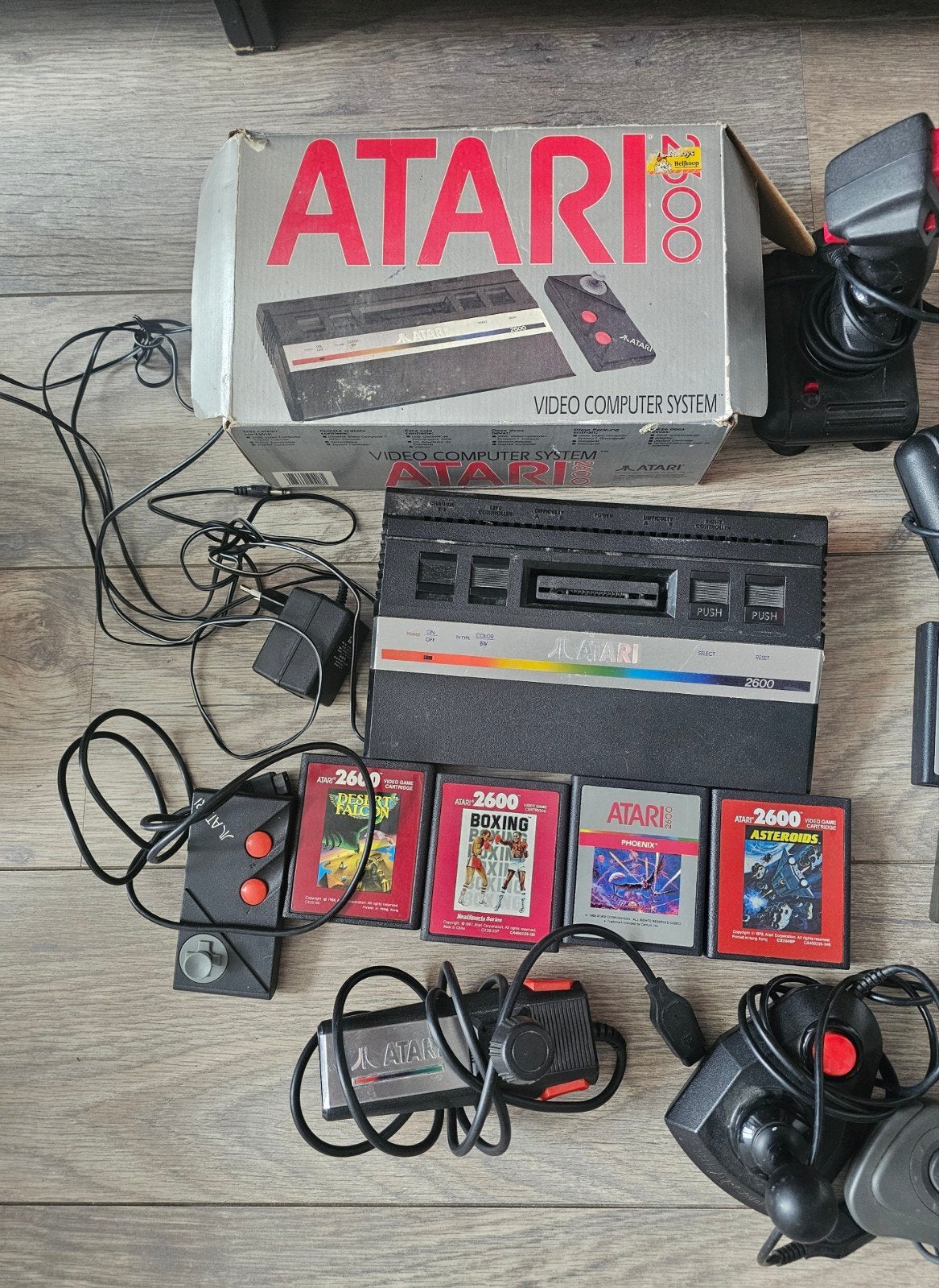 Atari 2600 met games en toebehoren, Spelcomputers en Games, Spelcomputers | Atari, Ophalen of Verzenden, Gebruikt, Met games, Met 3 controllers of meer
