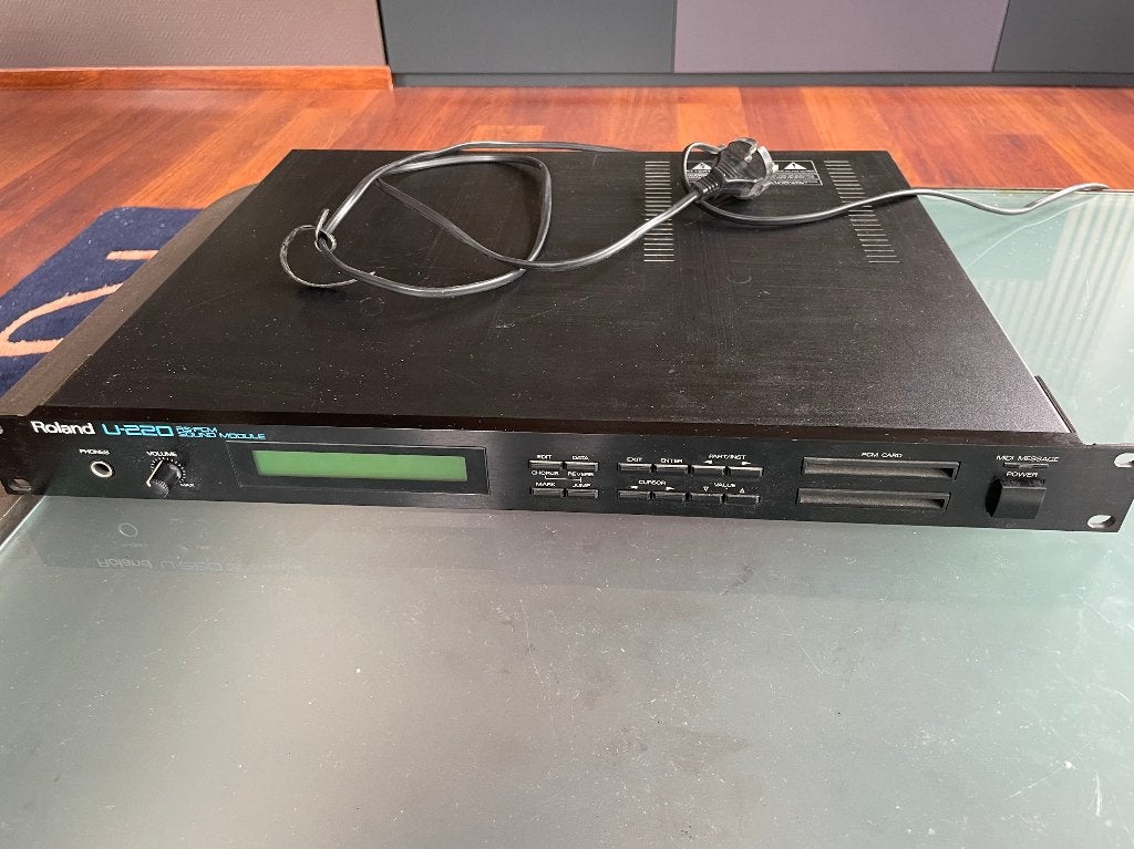 Roland U-220 rs pcm sound module, Muziek en Instrumenten, Soundmodules, Ophalen, Zo goed als nieuw, Roland
