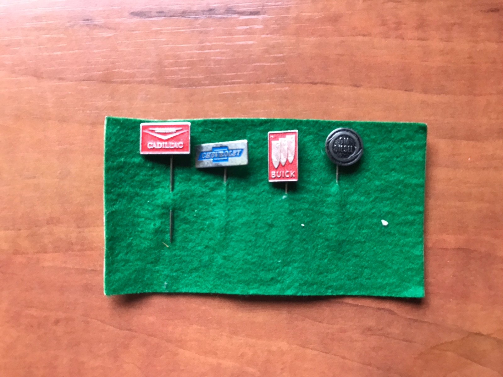 Speldjes Amerikaanse Automerken, Verzamelen, Speldjes, Pins en Buttons, Ophalen of Verzenden, Zo goed als nieuw, Transport, Speldje of Pin