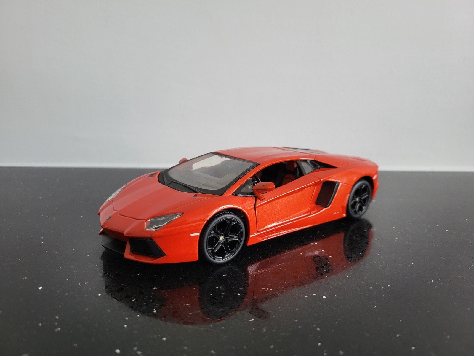Lamborghini Aventador LP700-4 1/24 Maisto, Ophalen of Verzenden, Zo goed als nieuw, Auto